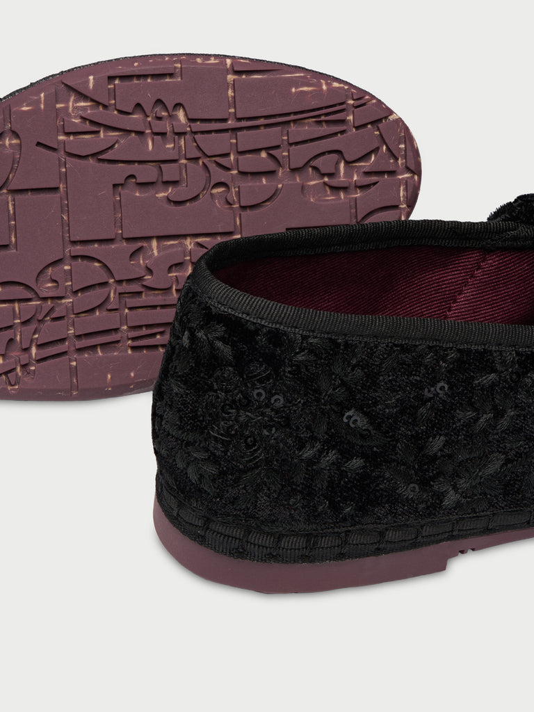 Lyra Sylva Black